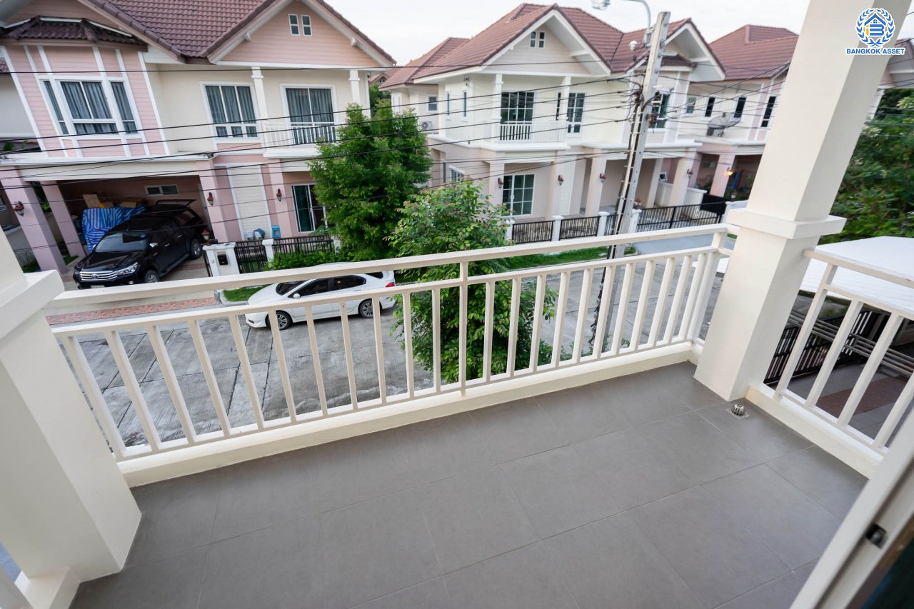 บ้านเดี่ยวมือสองนนทบุรี โครงการ นนทรีฟลอร่า ปิ่นเกล้า-ศาลายา เนื้อที่ 52.5 ตร.ว. ฟังก์ชัน 3 ห้องนอน 3 ห้องน้ำ จอดรถได้ 2 คัน ส่วนกลางครบครัน ตอบโจทย์ทุกครอบครัว บนทำเลเดินทางสะดวก เชื่อมต่อถนนบรมฯ ใกล้เซ็นทรัลปิ่นเกล้า และจุดขึ้นทางด่วนศรีรัช